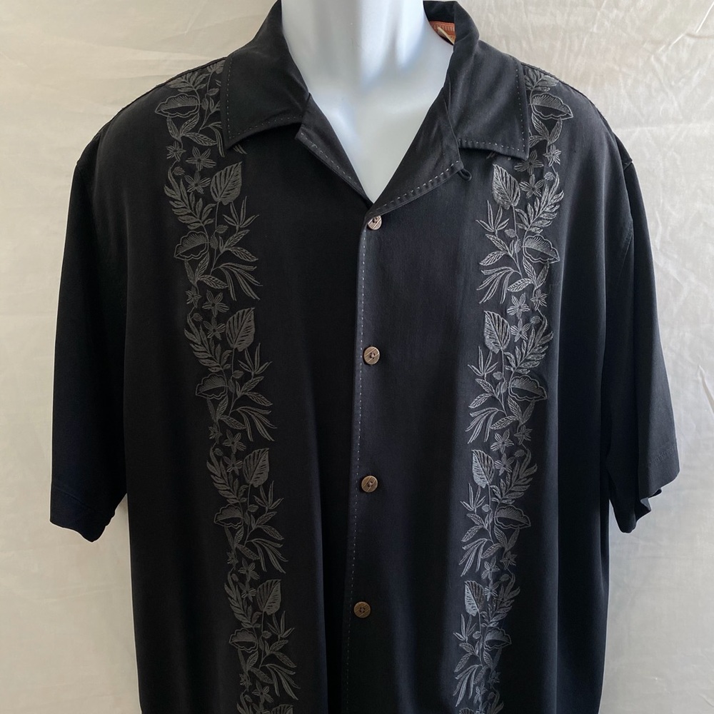 Tommy Bahama XL black embroidered Luau Shirt